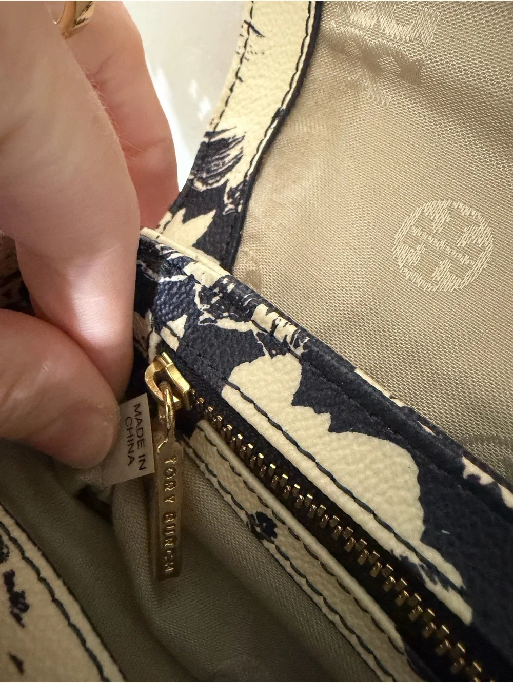 Tory Burch Navy Floral Chain Shoulder Bag - Picture 13 of 16